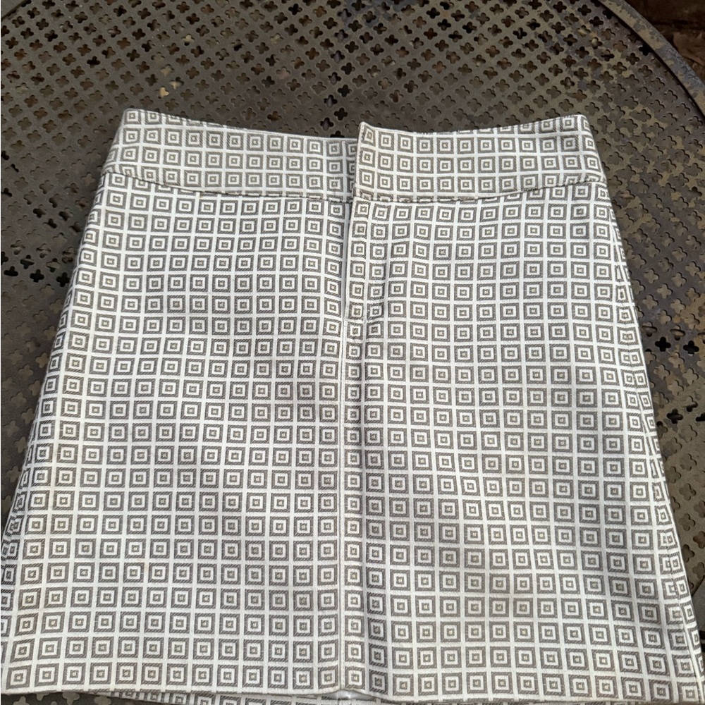 Alice + Olivia White and Gray Geometric Pencil Skirt